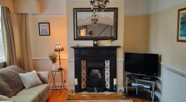 Cosy and Stylish House on the Coast Near Liverpool, Забронировать Отель Уиррал Мерсисайд