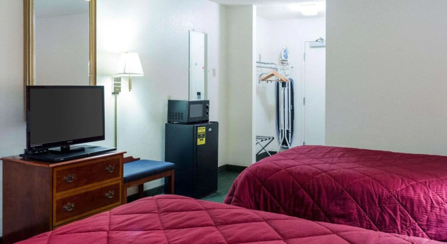 Четырёхместный номер Standard Econo Lodge Yazoo City