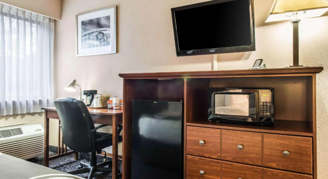 Четырёхместный номер Standard Quality Inn Austintown-Youngstown West