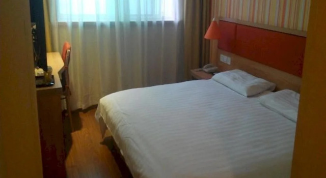 Home Inn (Xianyang Airport Weicheng District Dongfeng Road), Rezerwuj Hotel Xianyang Shaanxi