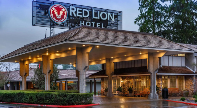 Кровать в общем номере Red Lion Hotel Bellevue