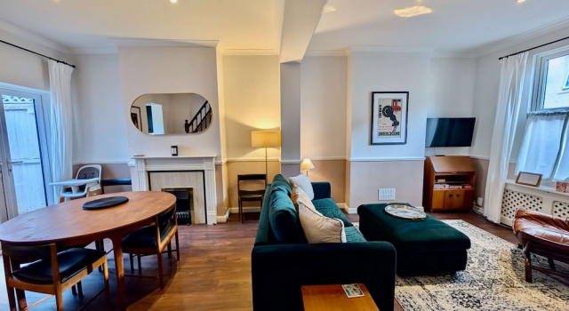 Charming Two-bedroom Home in London, Varaa Huoneisto Asunnot kohteessa Merseyside, Huoneisto