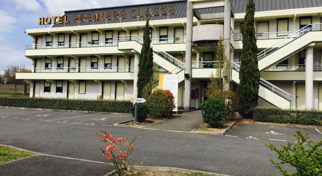Кровать в общем номере Premiere Classe Nevers Varennes Vauzelles