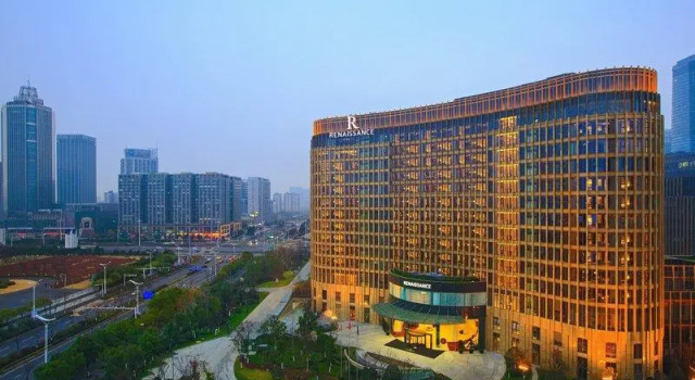 Номер Executive Renaissance Nanjing Olympic Centre Hotel