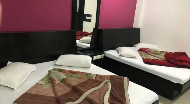 Hotel Dwarkadhish Intercontinental, Забронировать Отель Отели Нью-Дели с парковкой, рядом с Железнодорожный вокзал Нью-Дели, Парковка