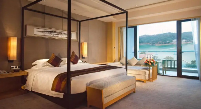 Двухместный номер Deluxe с видом на озеро Mels Weldon Evergreen Lake Hotel Heyuan