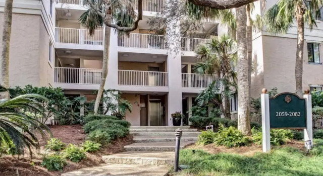 2072 Beachwood Villa