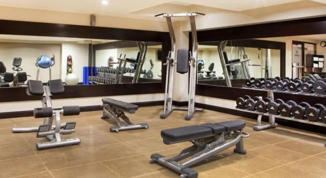Четырёхместный номер Executive Hilton Woodcliff Lake