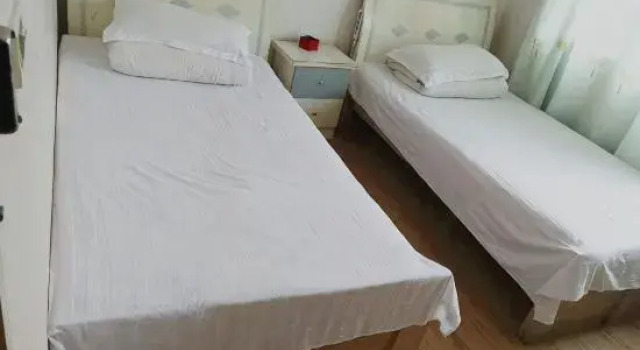 Четырёхместный номер Standard Zhijin Jinggui Hotel
