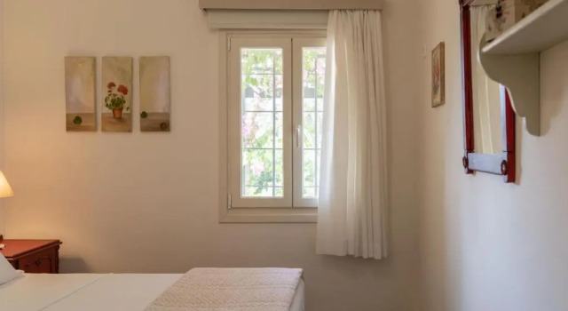 Bougainvillea House in Crete