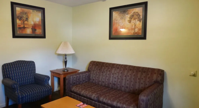 Четырёхместный номер Standard Budget Inn
