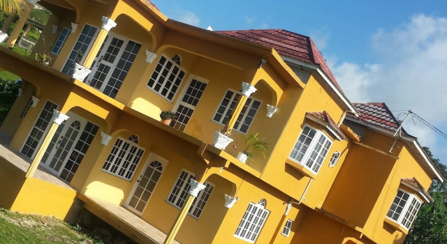 BamBoo Breeze Inn, Rezerwuj Hotel Hotele w Saint Ann Parish z parkingiem, Parking