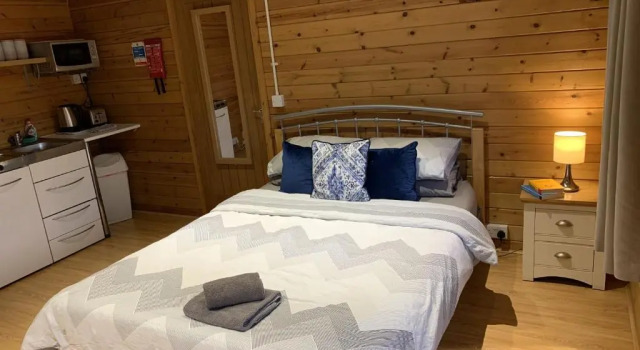 Southernwood - Garden Lodge 1, Забронировать Отель Отели в центре Дидкот, в центре
