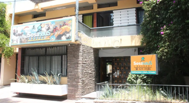 Sosahaus Hostel Mendoza, Забронировать Хостел Отели Мендосы с парковкой, рядом с Культурный центр Наве, Парковка