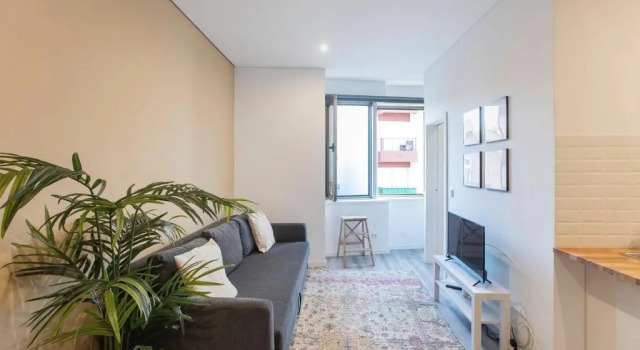 Seaside 1BR Flat w/ AC in Matosinhos by LovelyStay, Забронировать Отель Матозиньюш Регион Порту