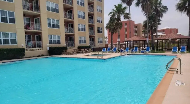Апартаменты Beach access Condo Nice pool/hot tub area w/bbq 2 Bedroom Home by RedAwning