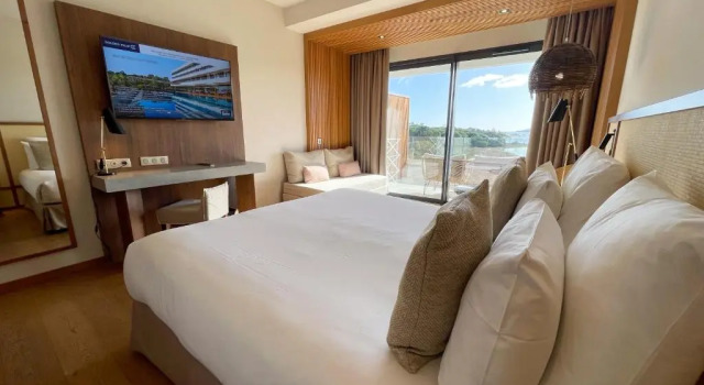 Двухместный номер Deluxe с видом на море Golden Tulip Porto-Vecchio