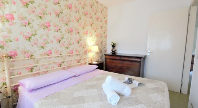 White House, Prenota Hotel Cremia Como