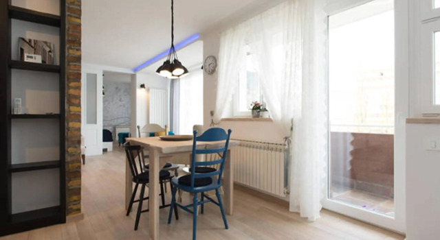 Apartment Društveni dom, Забронировать Апартаменты/квартира Отели Сараево с парковкой, рядом с Old Sarajevo Clock Tower, Парковка