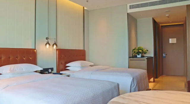 Четырёхместный номер Premier с балконом Four Points by Sheraton Nanchang, Xihu