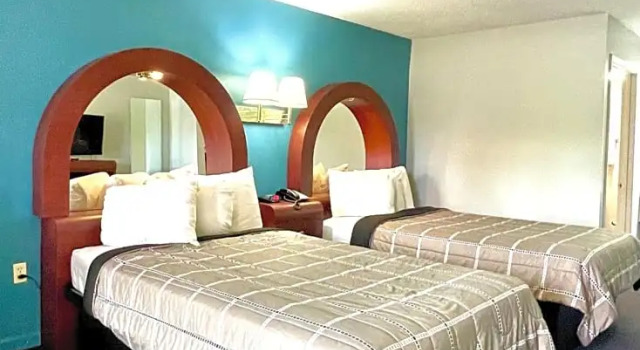 Люкс Luxury Inn & Suites