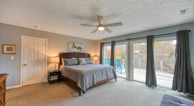 Yellow Fellow - Lake House With hot Tub, Waterfront Deck, Swimming Cove & Firepit, Prenota Casa vacanze Moneta Virginia