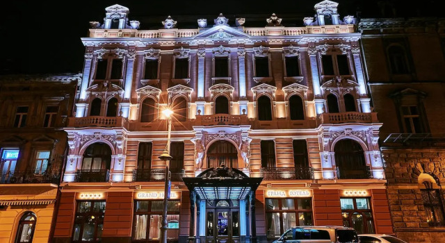 Grand Hotel Lviv Casino & Spa, Book Resort Hotels in Lviv with a Pool, Swimming Pool