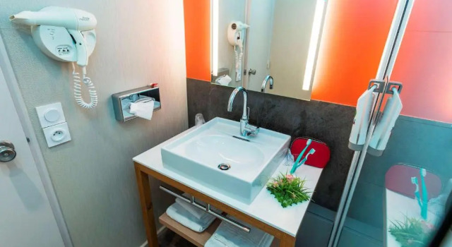 Четырёхместный номер Standard ibis Styles Tours Sud