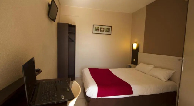 Номер Economy Brit Hotel Essentiel Sète / Balaruc
