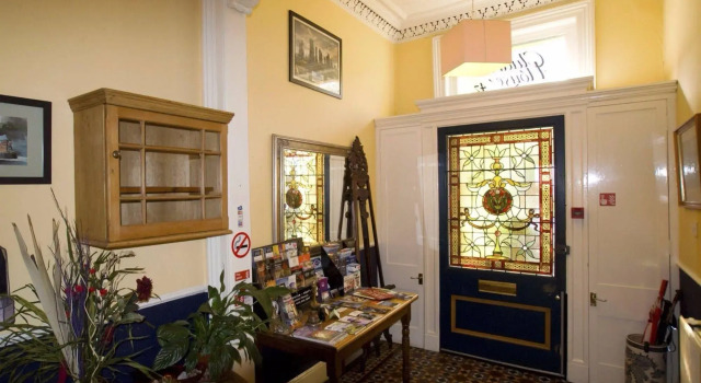 Cluaran House, Забронировать Отель Отели Мерчистон 4 звезды, 4*