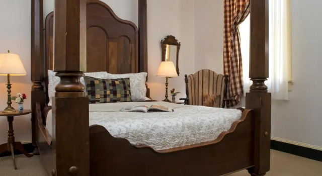 Двухместный люкс с балконом Rachaels Inner Harbor Boutique Inn