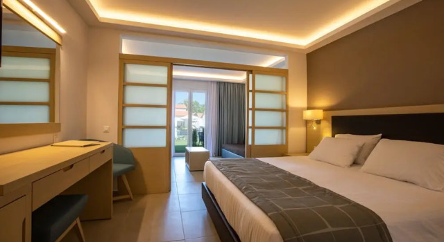 Paleros Beach Resort, Book Resort Hotels in Central Greece with a Pool, Swimming Pool