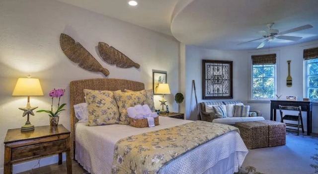 Luxurious Mykonos - Pet Friendly, Забронировать Отель Бизнес-отели Санта-Барбара, рядом с Музей кукол и медвежат Сюзан Квинлан, 4* 5*