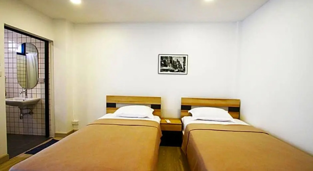 398 HOSTEL, Забронировать Хостел Банг Флат Бангкок, рядом с Международная больница «Янхи»