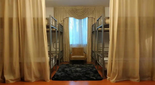 Кровать в общем номере (мужской номер) KGB Home Hostel
