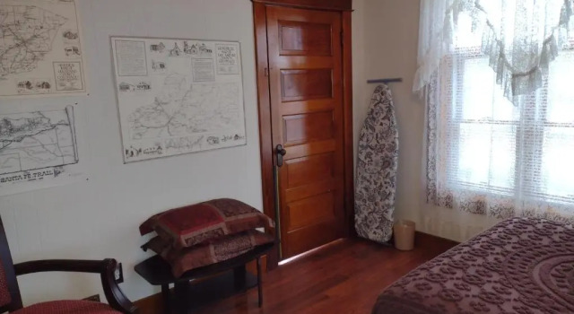 Номер Standard Quiet FULL-SIZE bed close to town 420 friendly