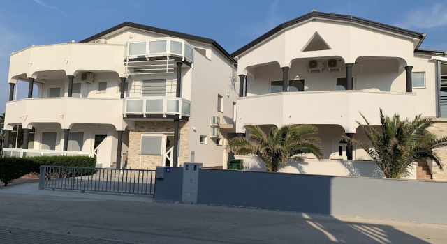 Apartments Lavaran Vir, Забронировать Апартаменты/квартира Отели Zadar Islands с бассейном, Бассейн