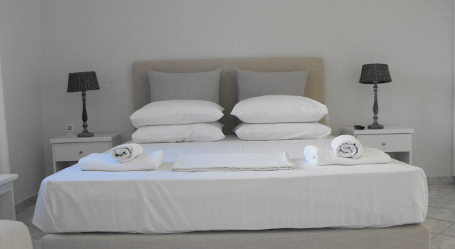 Milos Bay Suites, Prenota Affittacamere Hotel a Milo con parcheggio, Parcheggio