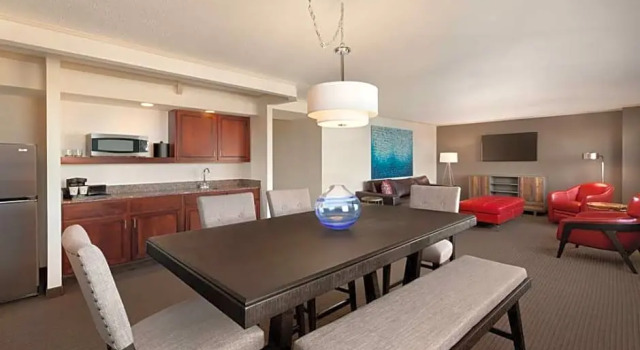 Люкс Deluxe Embassy Suites Baltimore - Inner Harbor