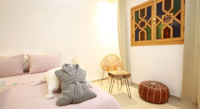 RIAD Miel & Une Nuit, Забронировать Отель Отели Марракеш-Тенсифт-Эль-Хауз с парковкой, Парковка