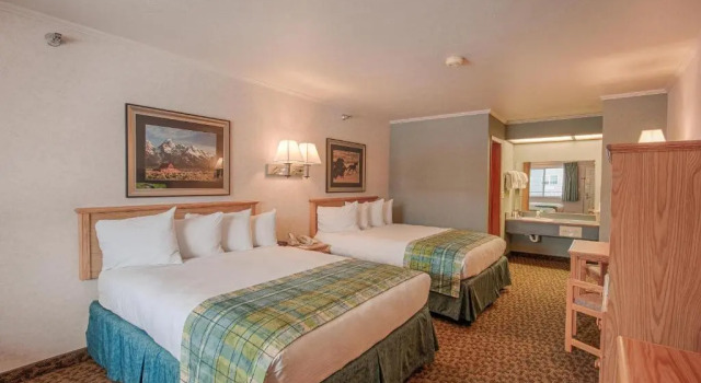 Четырёхместный номер Standard Brandin Iron Inn