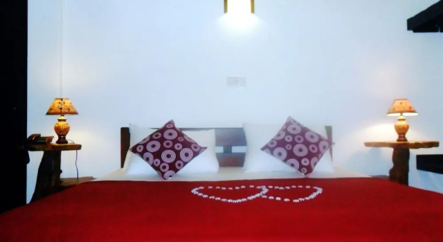 Люкс Deluxe c 1 комнатой с балконом Mahaweli Regent Hotel