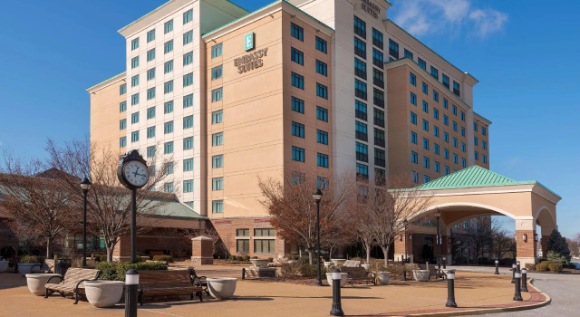 Кровать в общем номере Embassy Suites by Hilton Saint Louis Saint Charles