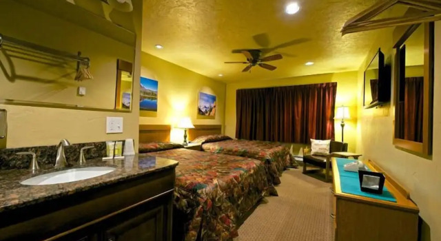 Четырёхместный номер Economy Soda Butte Lodge