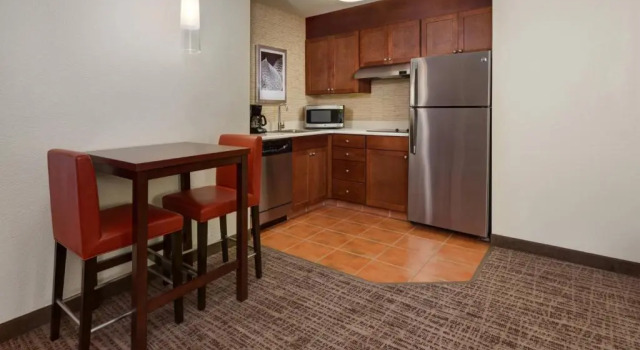 Двухместный люкс двухкомнатный с 1 спальней Courtyard Grand Junction