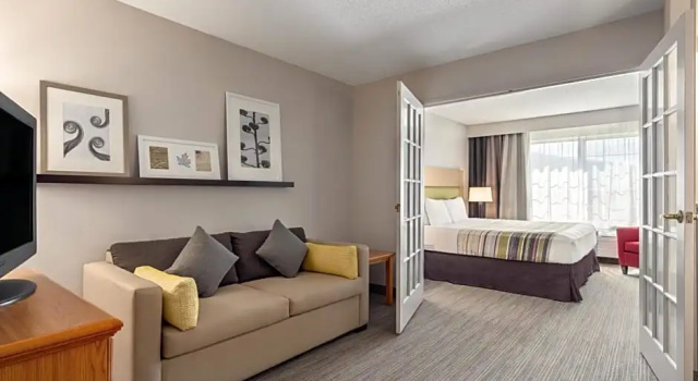 Двухместный люкс Country Inn & Suites by Radisson, Big Flats , NY