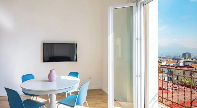 Sunny Panoramic Apartment by Napoliapartments