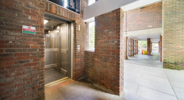Livestay - 2 Bed Apt, Free Parking in Luton, Забронировать Отель Отели Англии 3 звезды, 3*