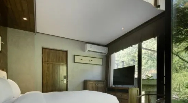 Люкс с 2 комнатами Shenqiuli Hidden World Resort Villa (Wulong Xiannvshan Branch)
