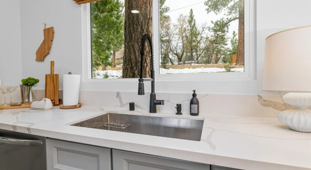 Ski View Chalet - Prepare To Be Awestruck With The Breathtaking And Massive Mountain Views! 3 Bedroom Cabin